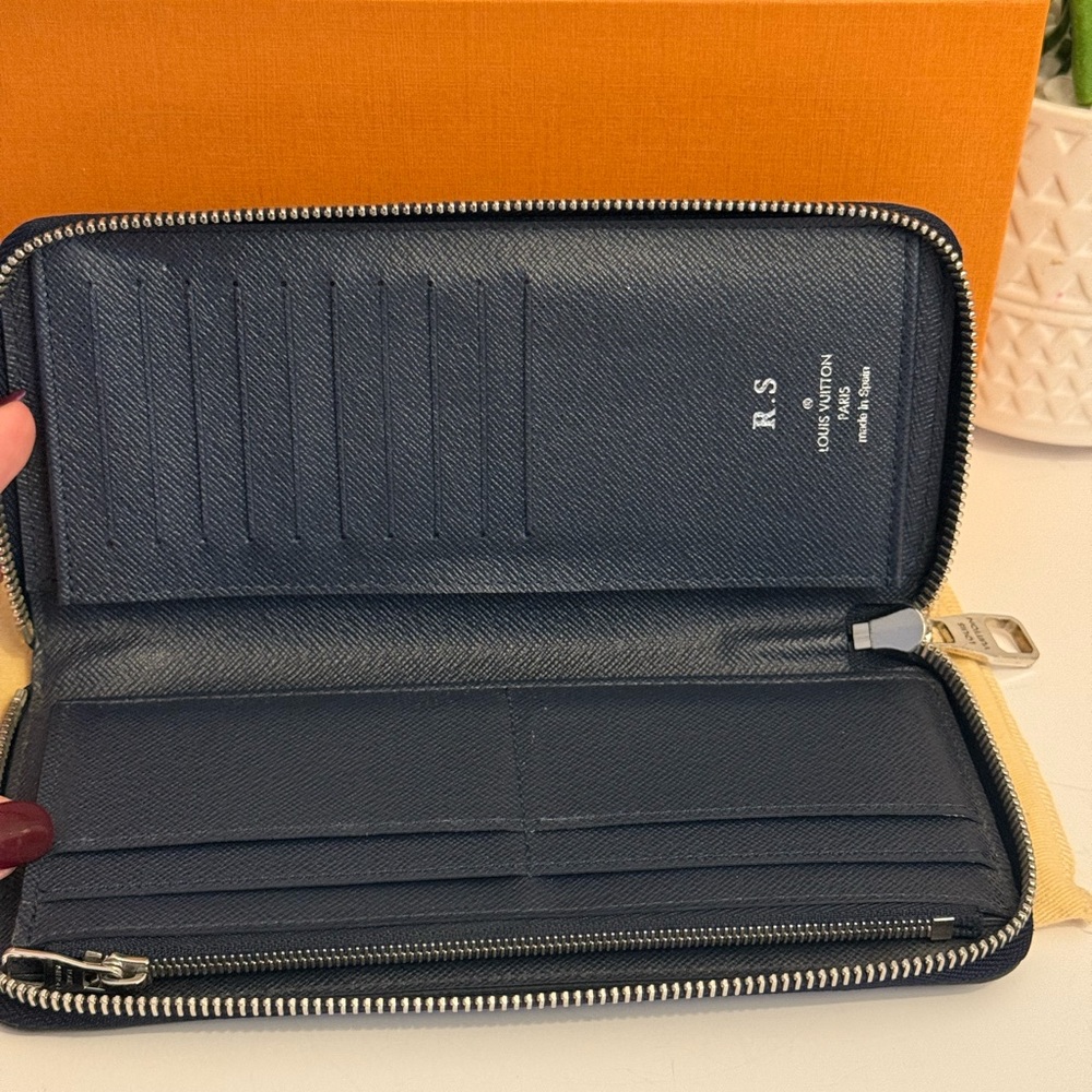 Louis Vuitton Navy Blue Epi Leather Zip Around Wallet - Picture 4 of 14